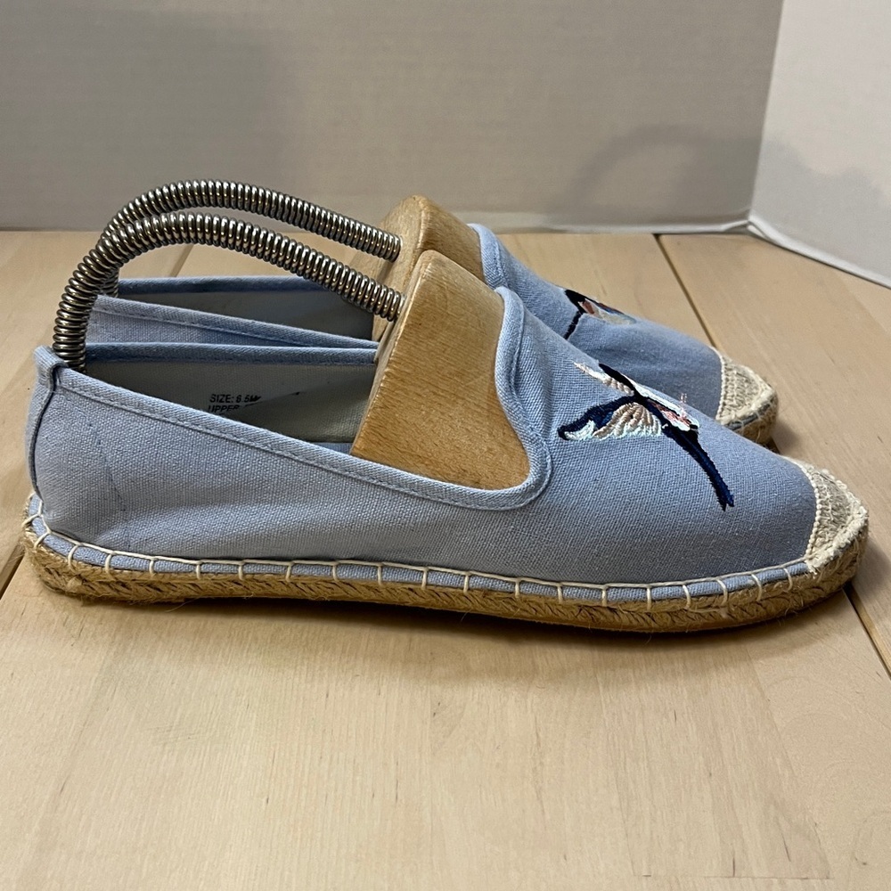 Coldwater Creek Light Blue w/ Embroidered Hummingbird Espadrilles Women’s 8.5 - Picture 7 of 16